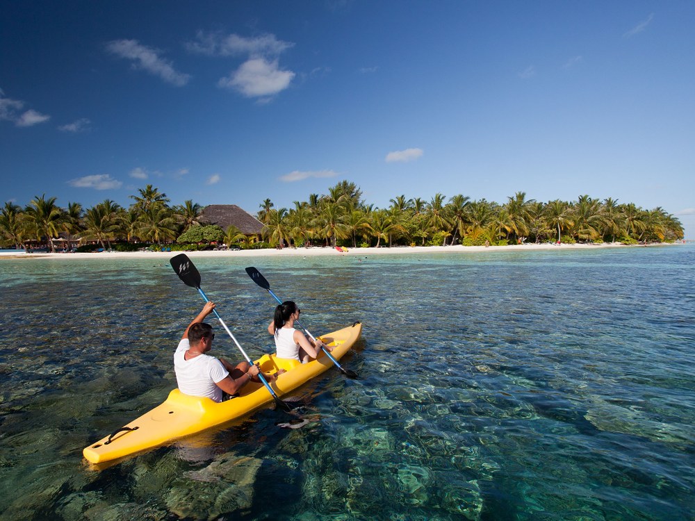 Es gibt viele sportliche Aktivitäten auf den Malediven, wie hier auf Vilamendhoo.