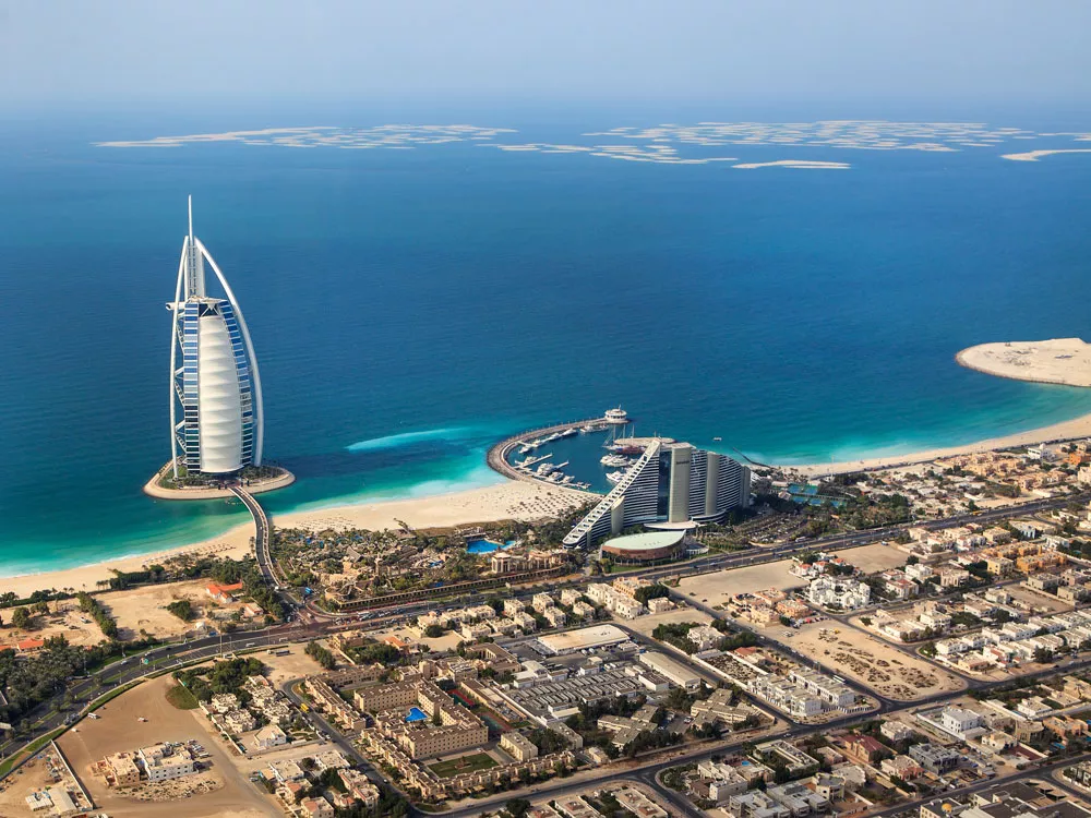 Machen Sie einen Stopover mit der Emirates in Dubai. Dubai, die Metropole am Persischen Golf ist eine Stadt der Superlative.
