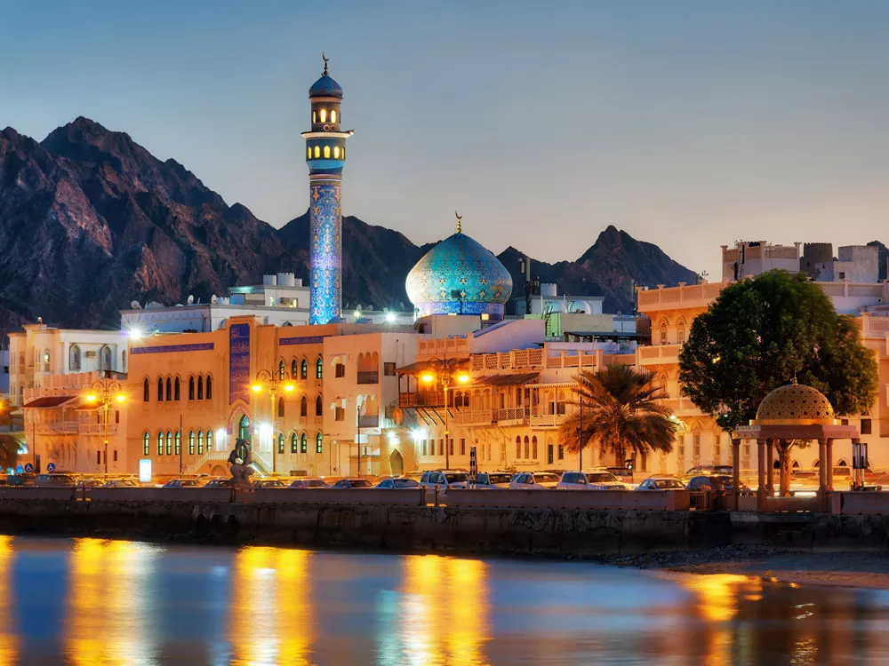 Legen Sie einen Stopover mit der Oman Air in Muscat ein, wählen Sie zwischen Stadthotel, geführter Rundreise, Offroad-Touren mit 4x4 Fahrzeug, individuelle Wander-, Trekking- oder Bike-Touren.